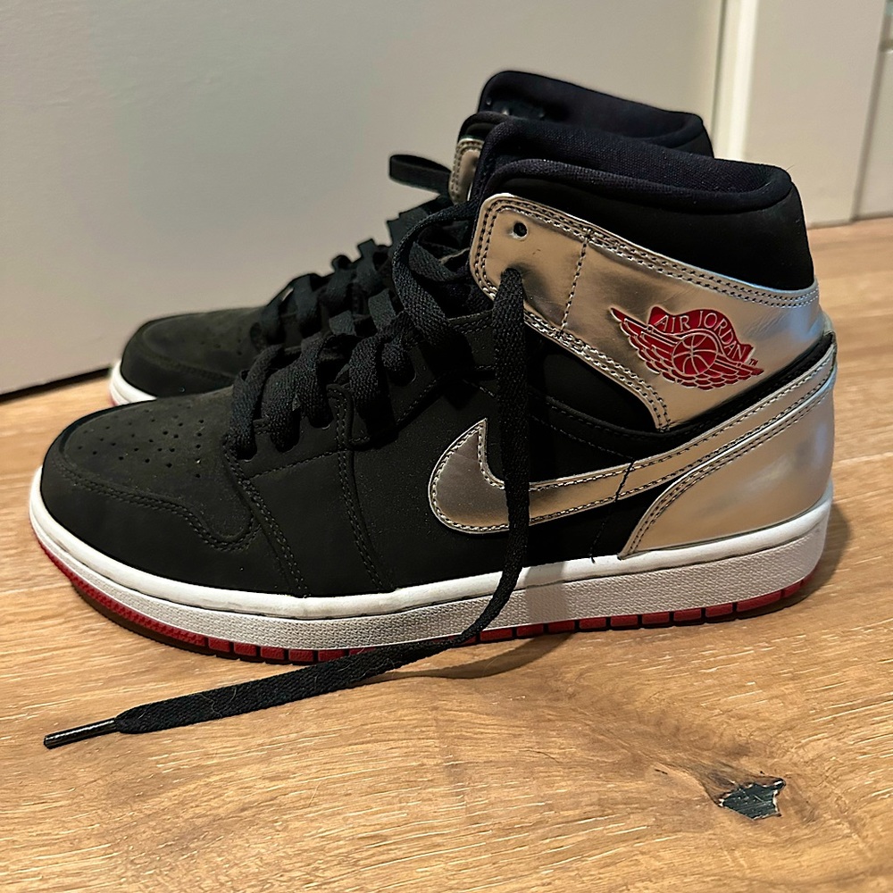 Nike Air Jordans High Tops Women’s sz 9/Men’s sz 7.5